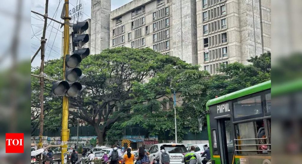 पुण्यातील रहदारी सिग्नलसाठी कोणत्याही पॉवर बॅकअपमुळे जंक्शनवर मोठ्या स्नारल्सकडे दुर्लक्ष होते