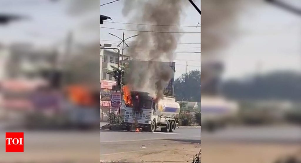 इंधन वाहून नेणाऱ्या टँकरच्या चालकाच्या केबिनला आग, अग्निशमन दलाच्या धडक कारवाईमुळे पुणे-सोलापूर महामार्गावर मोठी दुर्घटना टळली
