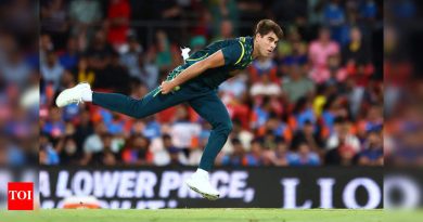 पूल ते खेळपट्टीवर! झेवियर बार्टलेटची कथा — जलतरणपटू बनलेला वेगवान गोलंदाज, अँडी बिचेलचा विद्यार्थी आणि विराट कोहलीचा विजेता | क्रिकेट बातम्या