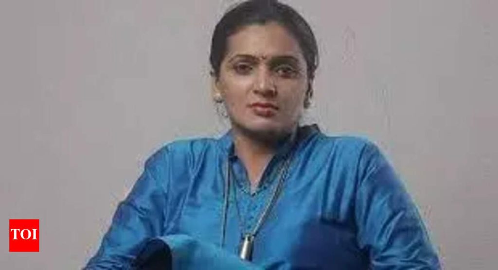 राष्ट्रवादीच्या प्रवक्त्यांच्या यादीत एक रुपाली दुसऱ्यासाठी जागा बनवते