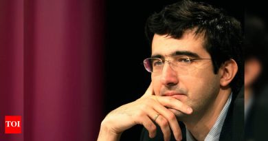 डॅनियल नरोडितस्कीच्या दुःखद मृत्यूनंतर FIDE ने माजी जागतिक बुद्धिबळ चॅम्पियन व्लादिमीर क्रॅमनिक विरुद्ध औपचारिक तक्रार दाखल केली