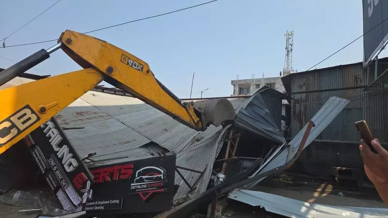 पीएमसीने बिबवेवाडीतील टेकडी, टेकडी स्लोप झोनवर ६० हजार चौरस फूट जागेवर बांधलेली गोदामे पाडली