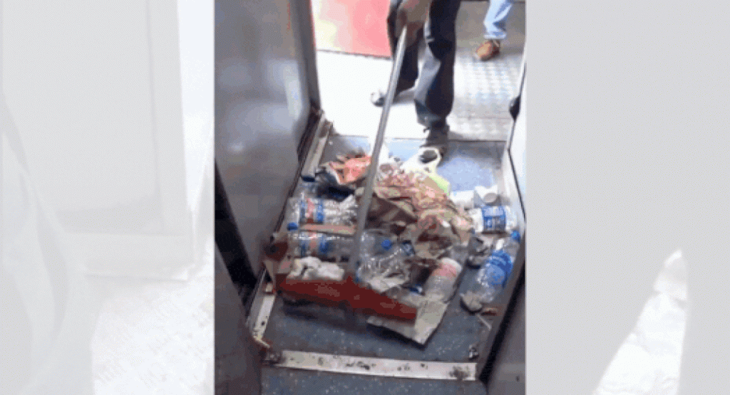 ‘ते भारतातील गाड्या कशा स्वच्छ करतात’: परदेशी प्रभावशाली रेल्वे कर्मचाऱ्याला झाडू मारल्यानंतर ट्रॅकवर कचरा फेकताना पकडतात – पहा