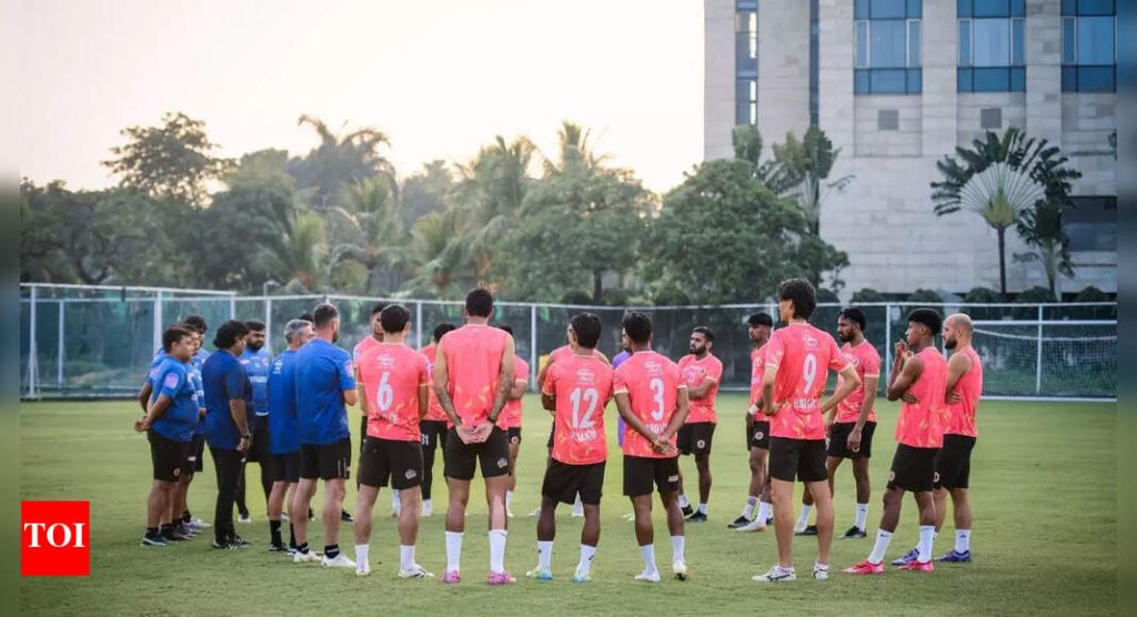 भारतीय फुटबॉलचे संकट: अस्पष्ट भविष्य असूनही, एआयएफएफ सुपर कप उपांत्य फेरीतील खेळाडू सध्या खेळणार आहेत
