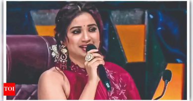 श्रेया घोषालच्या कटक कॉन्सर्टमध्ये गोंधळ : स्टेजकडे गर्दी वाढल्याने एक जखमी