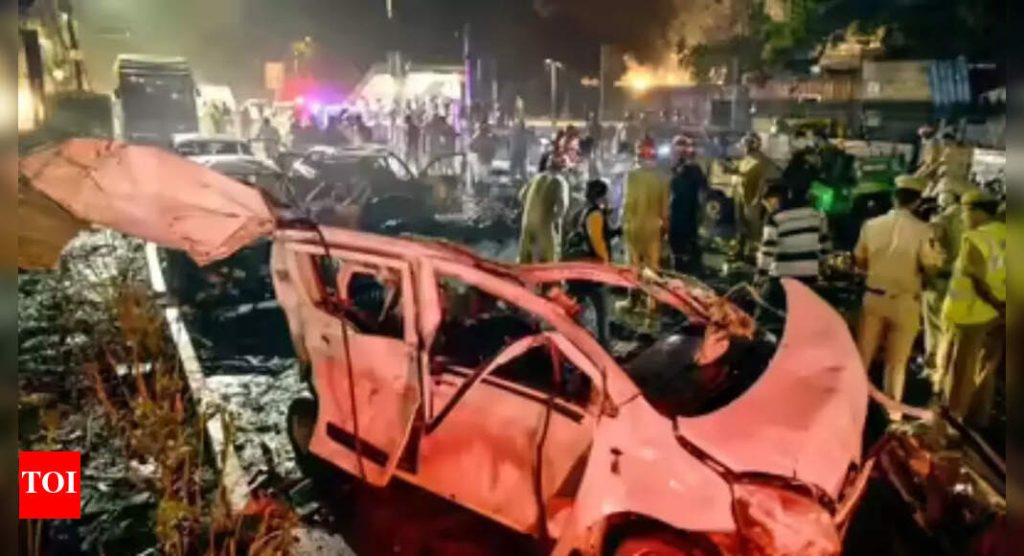 दिल्ली कार स्फोट : व्हेंटिलेटरवर असलेल्या ३५ वर्षीय तरुणाचा मृत्यू; टोल 13 वर | भारत बातम्या