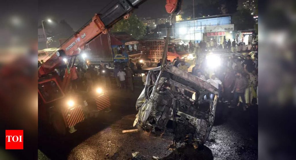 नवले पूल दुर्घटनेनंतर ट्रेलर ट्रकचा मालक, चालक आणि क्लिनर यांच्यावर गुन्हा दाखल