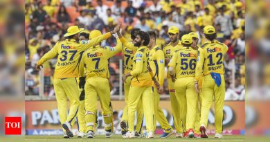 CSK IPL 2026 राखून ठेवण्याची यादी: चेन्नई सुपर किंग्जने मेगा लिलावापूर्वी कायम ठेवलेल्या आणि सोडलेल्या खेळाडूंची संपूर्ण यादी