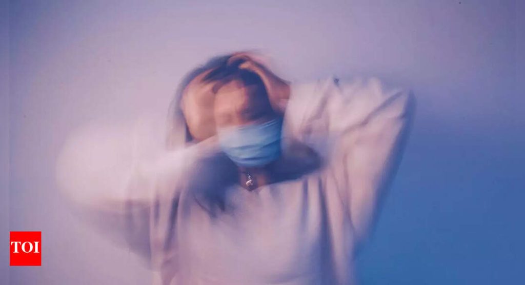 भीती संसर्गजन्य आहे: ती कशी पसरते आणि शांत राहण्याचे मार्ग येथे आहे |