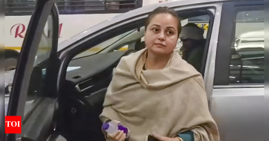 ‘शिल्प फेकली, चप्पल उचलली’ : लालू यादव कौटुंबिक कलह तीव्र; किडनी प्रत्यारोपणावर रोहिणी आचार्य यांचा अपमान झाल्याचा आरोप