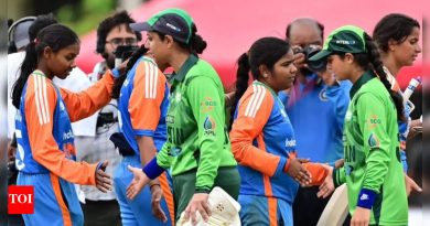 क्रिकेटचा आत्मा: भारत आणि पाकिस्तान अंध संघ विश्वचषक स्पर्धेनंतर हस्तांदोलन करत आहेत – पहा