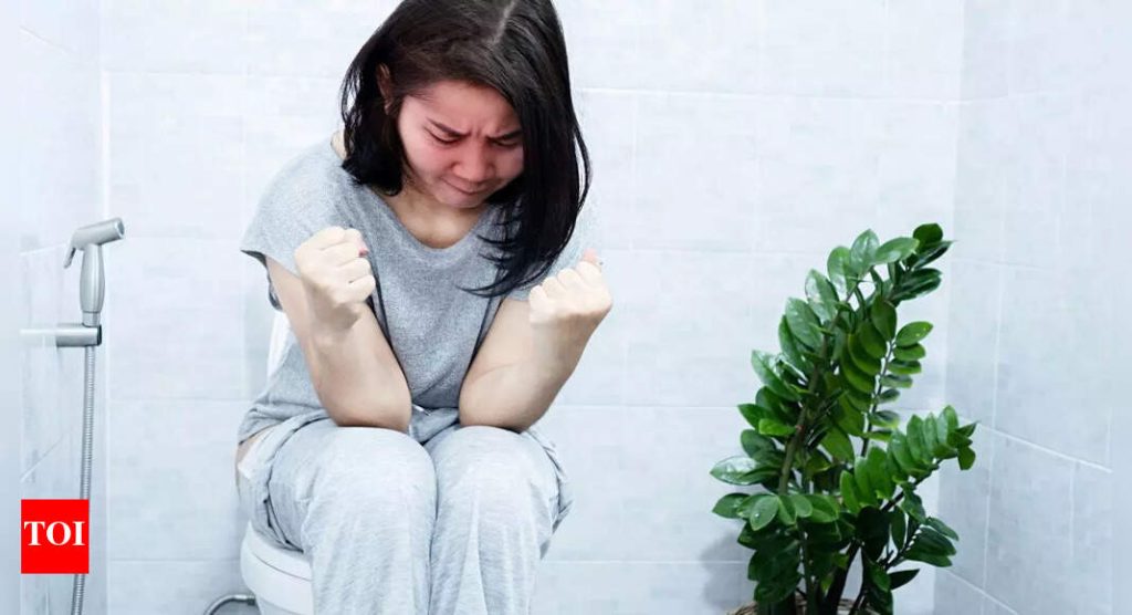 4 जीवनसत्वाच्या कमतरतेमुळे बद्धकोष्ठता आणि मंद पचनक्रिया होऊ शकते |