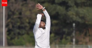 श्रेयसने सामन्यात १० धावा; शिखरने चंदीगडविरुद्ध प्रथमच फिफरचा दावा केला आहे