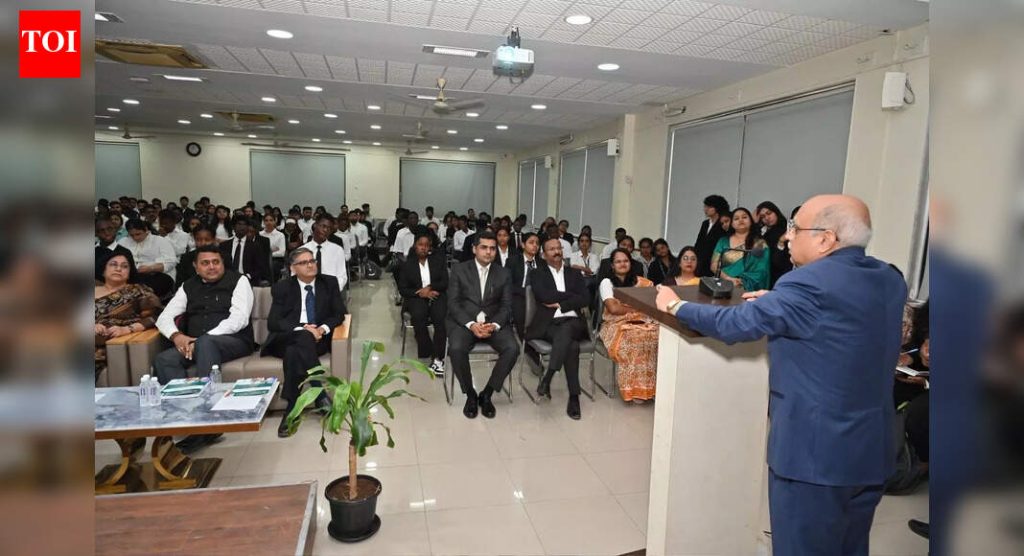 विश्वकर्मा विद्यापीठ वैकल्पिक विवाद निराकरण, आरोग्य सेवा शिखर 2025 चे आयोजन करते