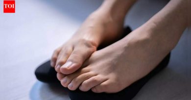 पाय घामाने आणि दुर्गंधीयुक्त शूजपासून मुक्त कसे व्हावे |