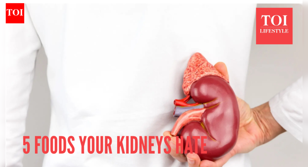 प्रक्रिया केलेल्या स्नॅक्सपासून मीठापर्यंत: 5 पदार्थ तुमच्या मूत्रपिंडांना आवडत नाहीत आणि का |