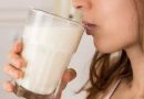 दूध तुमच्यासाठी वाईट आहे का? दूध पिण्याचे धक्कादायक धोके आणि फायदे |
