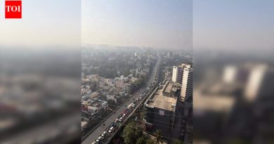 अर्थमूव्हर ब्रेकडाऊनमुळे सिंहगड रोडवर मोठी वाहतूक कोंडी होते