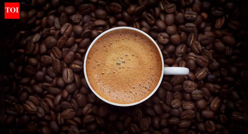 पचन आणि हाडांचे रक्षण करण्यासाठी कॉफी पिताना हे 5 पदार्थ टाळा |