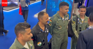 दुबई तेजस क्रॅश: शोकांतिकेच्या काही क्षण आधी पायलट नमांश सियाल अधिकाऱ्यांसोबत हसताना दिसला – व्हिडिओ