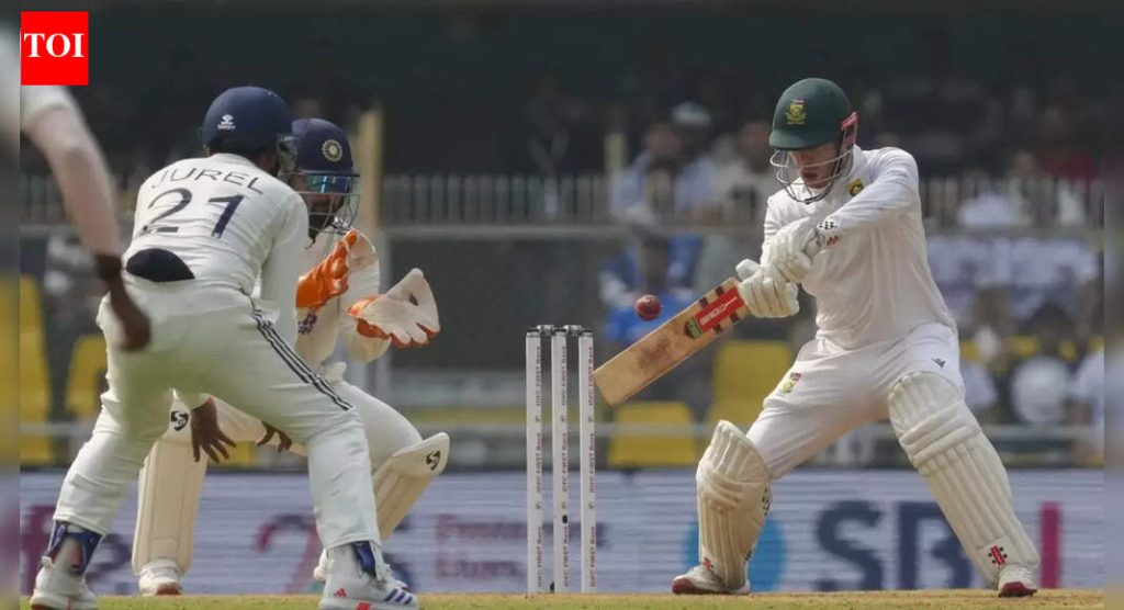 IND vs SA: दक्षिण आफ्रिकेच्या 489 धावांनी गुवाहाटीमध्ये दीर्घ दिवसानंतर भारताला बचावात्मक स्थितीत आणले