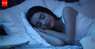 तुम्ही अंडरवियरशिवाय झोपले पाहिजे का: आरोग्य फायदे, जोखीम आणि चांगल्या झोपेसाठी टिपा |