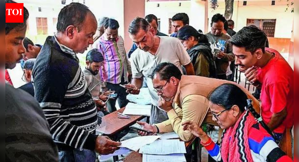 बीएलओ मृत्यू: अधिकृत दावा करणाऱ्या ऑडिओ पृष्ठभागांनंतर ईसी वेगाने पुढे सरकते; टीएमसीने हल्ला तीव्र केला