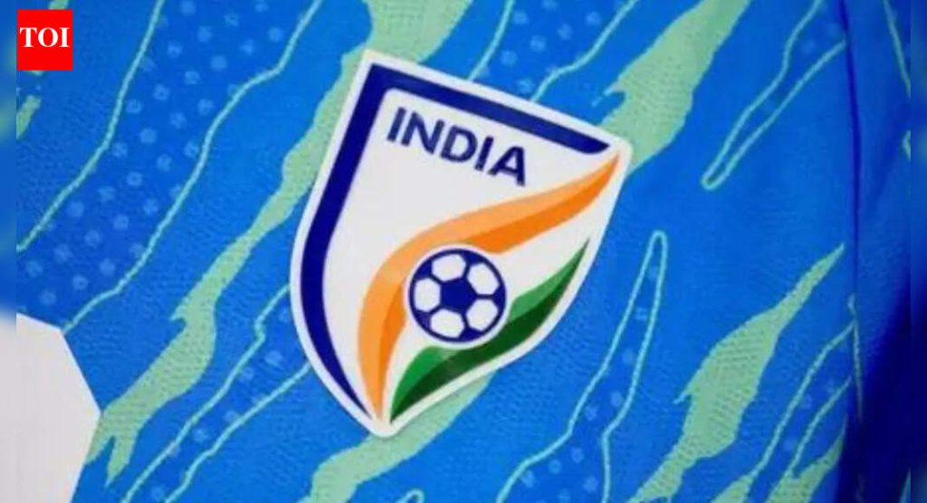भारताच्या फुटबॉल सर्वोच्च संस्थेने SC आदेशाची अंमलबजावणी केली, अधिकाऱ्यांना राष्ट्रीय आणि राज्य दोन्ही एककांमध्ये पदे धारण करण्यापासून प्रतिबंधित केले