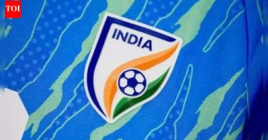 भारताच्या फुटबॉल सर्वोच्च संस्थेने SC आदेशाची अंमलबजावणी केली, अधिकाऱ्यांना राष्ट्रीय आणि राज्य दोन्ही एककांमध्ये पदे धारण करण्यापासून प्रतिबंधित केले
