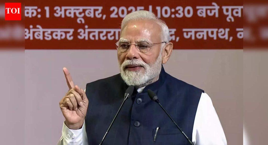 ‘आमच्या प्रत्येक कृतीने राष्ट्रीय उद्दिष्टे मजबूत केली पाहिजे’: पंतप्रधान मोदींनी संविधान दिनानिमित्त लिहिले पत्र; कर्तव्याचे महत्त्व अधोरेखित करते