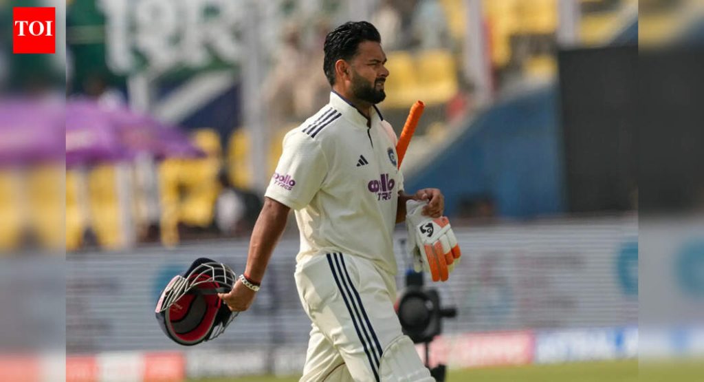 ‘तू कर्णधार आहेस, जबाबदारी कुठे आहे?’: आर अश्विनने दक्षिण आफ्रिकेच्या मालिकेत स्वीप केल्यानंतर ऋषभ पंतला फटकारले – पहा