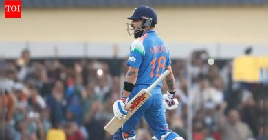 IND vs SA: विराट कोहलीचे शतक, कुलदीप यादवच्या चारच्या जोरावर भारताचा पहिल्या वनडेत १७ धावांनी विजय