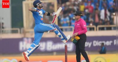 ‘चहा ​​बनवण्याइतके सोपे’: माजी क्रिकेटपटू वीरेंद्र सेहवागने रांची शतकानंतर विराट कोहलीचे कौतुक केले