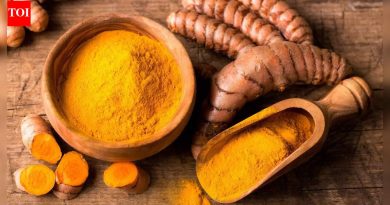 जास्त हळद घेण्याचे आरोग्य धोके: तुमचे यकृत, हृदय, पचन आणि लोह पातळीसाठी लपलेले धोके |