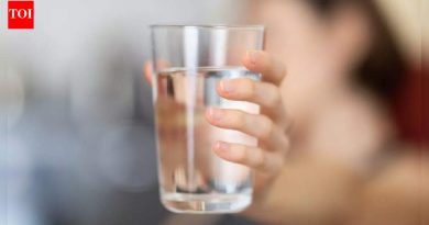 पाणी पिणे थांबवा: ही साधी ‘च्युइंग वॉटर’ सवय हायड्रेशन आणि आतड्याला आराम देऊ शकते |