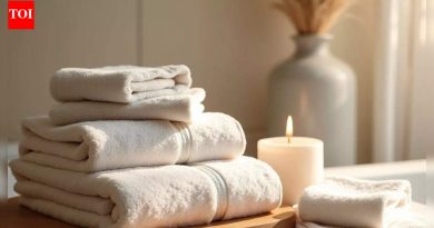 दुर्गंधीयुक्त, ओलसर टॉवेलचा कंटाळा आला आहे? ही एक सोपी पद्धत तुमचे टॉवेल ताजे आणि दुर्गंधीमुक्त ठेवेल