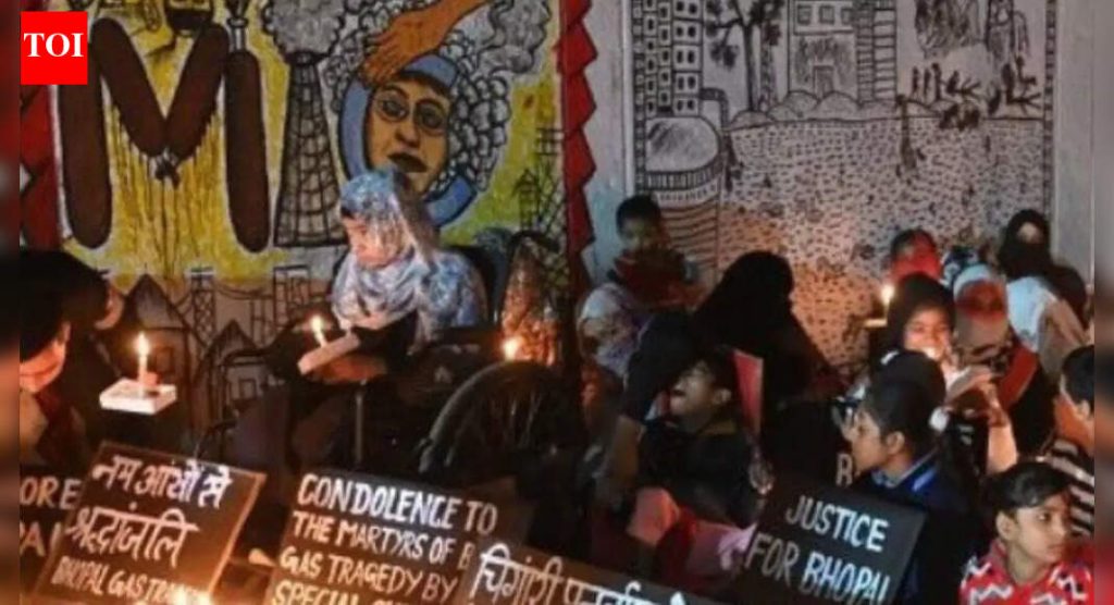 भोपाळ दुर्घटनेच्या रॅलीत तणाव : आरएसएसचा पुतळा जाळण्याचा भाजपचा आरोप; पोलिसांचा हस्तक्षेप
