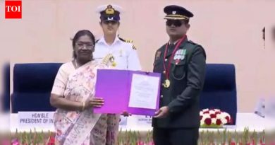 प्रतिकूल परिस्थिती: भारतातील पहिल्या अंध सक्रिय-कर्तव्य सैन्य अधिकाऱ्याला राष्ट्रीय सन्मान मिळाला | पुणे बातम्या