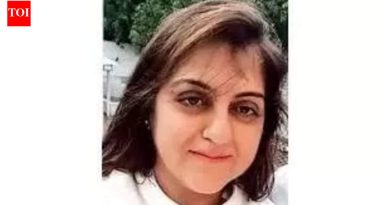 पुण्यातील मुंढवा जमीन पार्सल व्यवहाराशी संबंधित बेकायदेशीर व्यवहारासाठी EOW ने शीतल तेजवानी यांना अटक केली.