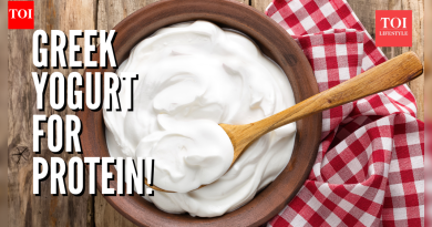 ग्रीक दहीमध्ये नेहमीच्या दह्यापेक्षा दुप्पट प्रथिने असतात