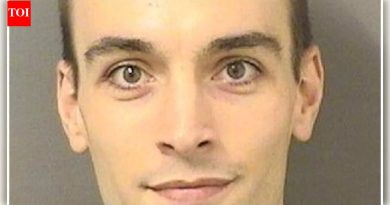 एलियास गॉर्डन फार्ले कोण आहे? फ्लोरिडाच्या शिक्षकावर गुगल डॉक्सवर विद्यार्थ्याचे संगोपन केल्याचा आरोप, लैंगिक अत्याचार