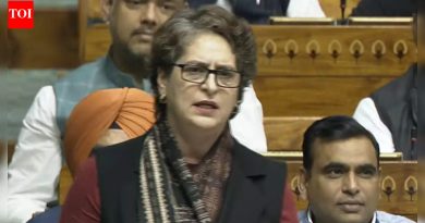 ‘दोनच कारणे’: वंदे मातरम् वादावरून प्रियांका गांधींनी सरकारवर निशाणा साधला; ‘बंगाल निवडणूक’ आणते