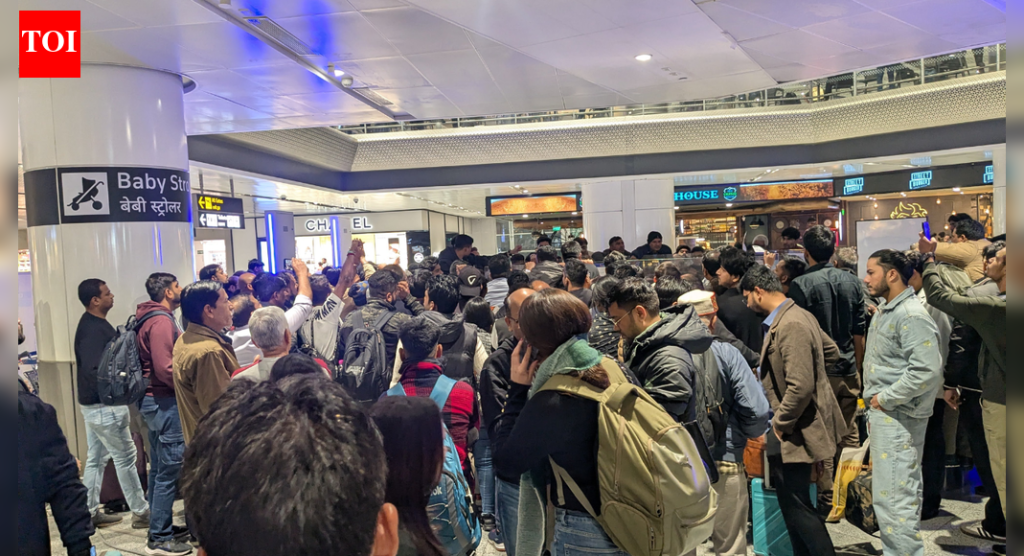 DGCA नोटिस प्रतिसाद: इंडिगोने गोंधळासाठी 5 घटकांना जबाबदार धरले; तपशीलवार उत्तरासाठी अधिक वेळ मागतो