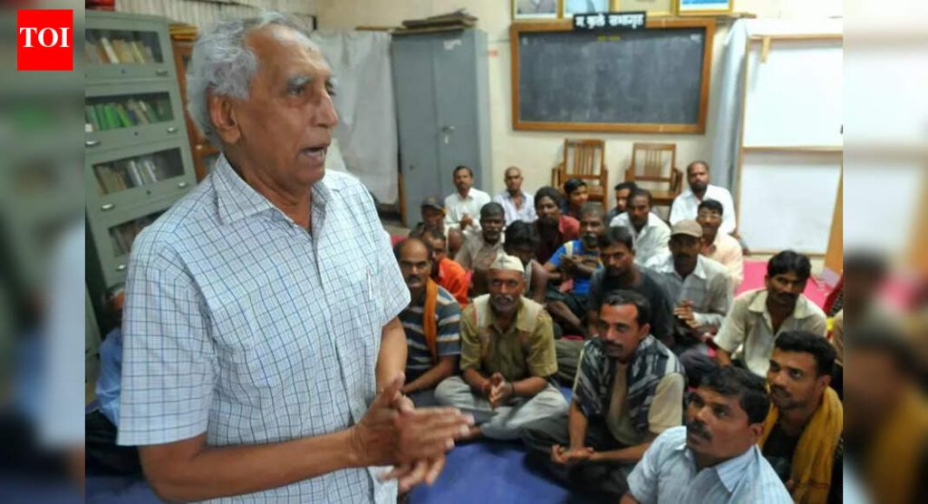 असंघटित क्षेत्रासाठी बोलणारे सामाजिक कार्यकर्ते बाबा आढाव यांचे वयाच्या ९५ व्या वर्षी निधन झाले