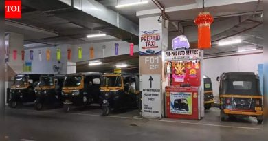 कॅब ऑपरेटर पुणे विमानतळावरून दूरवरच्या स्थळांवर ग्राउंड फ्लायर्सना नेण्यासाठी अतिरिक्त मैल जातात