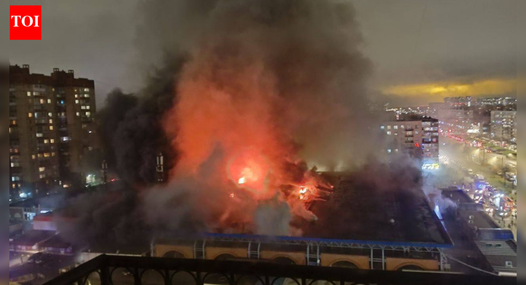 रशियाच्या सेंट पीटर्सबर्गमधील ज्वालाग्राहीत बाजार; अनेक स्फोट ऐकले – व्हिडिओ