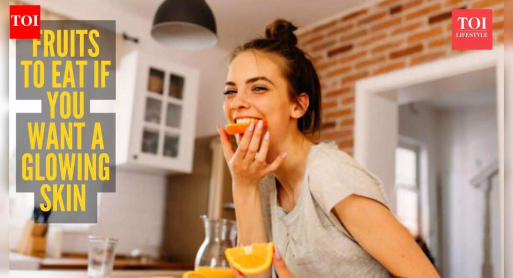 नैसर्गिकरित्या आकर्षक, चमकदार त्वचेसाठी हिवाळ्यात 5 फळे