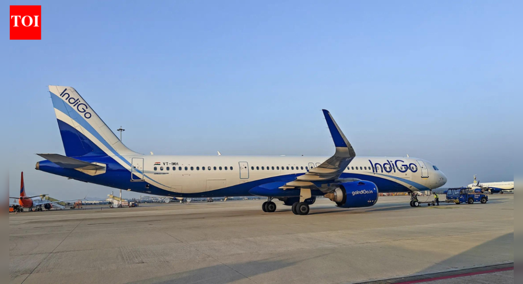 DGCA ने इंडिगो ऑपरेशन्सवर देखरेख करणाऱ्या 4 अधिकाऱ्यांना काढून टाकले