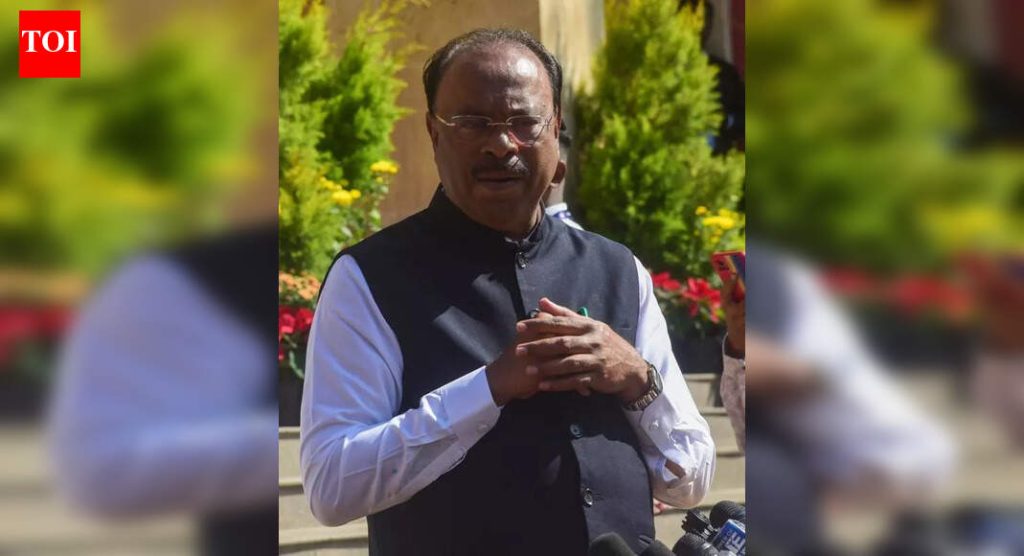 वनीकरणासाठी राखीव असलेल्या जमिनीवर जादा उत्खनन केल्याप्रकरणी 10 अधिकाऱ्यांना निलंबित करण्यात आले आहे