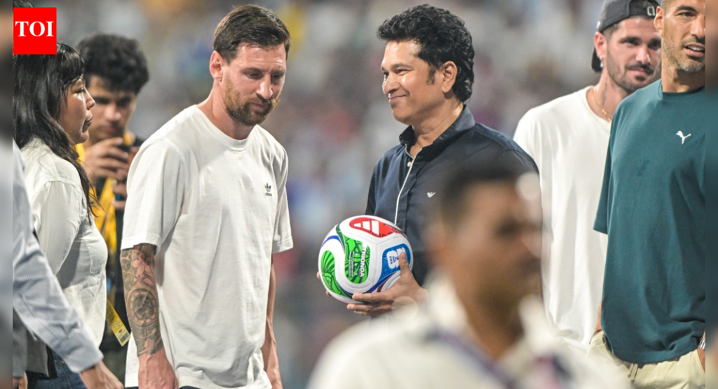 सचिन तेंडुलकरने लिओनेल मेस्सीच्या मुंबई भेटीला भारतासाठी ‘सुवर्ण क्षण’ म्हटले आहे. क्रिकेट बातम्या